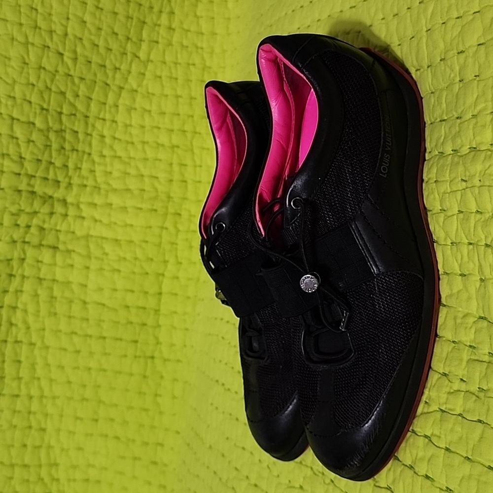 Louis Vuitton sneakers size 38